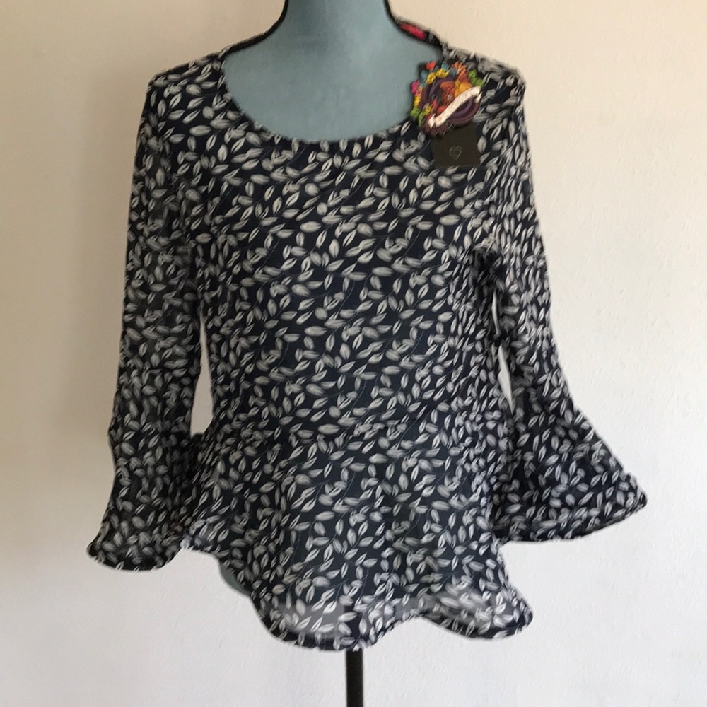 NWT 2xtremz s pullover top